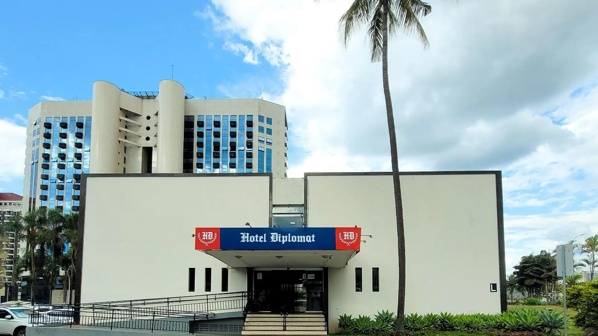 Hotel Diplomat By Bsb Inn location